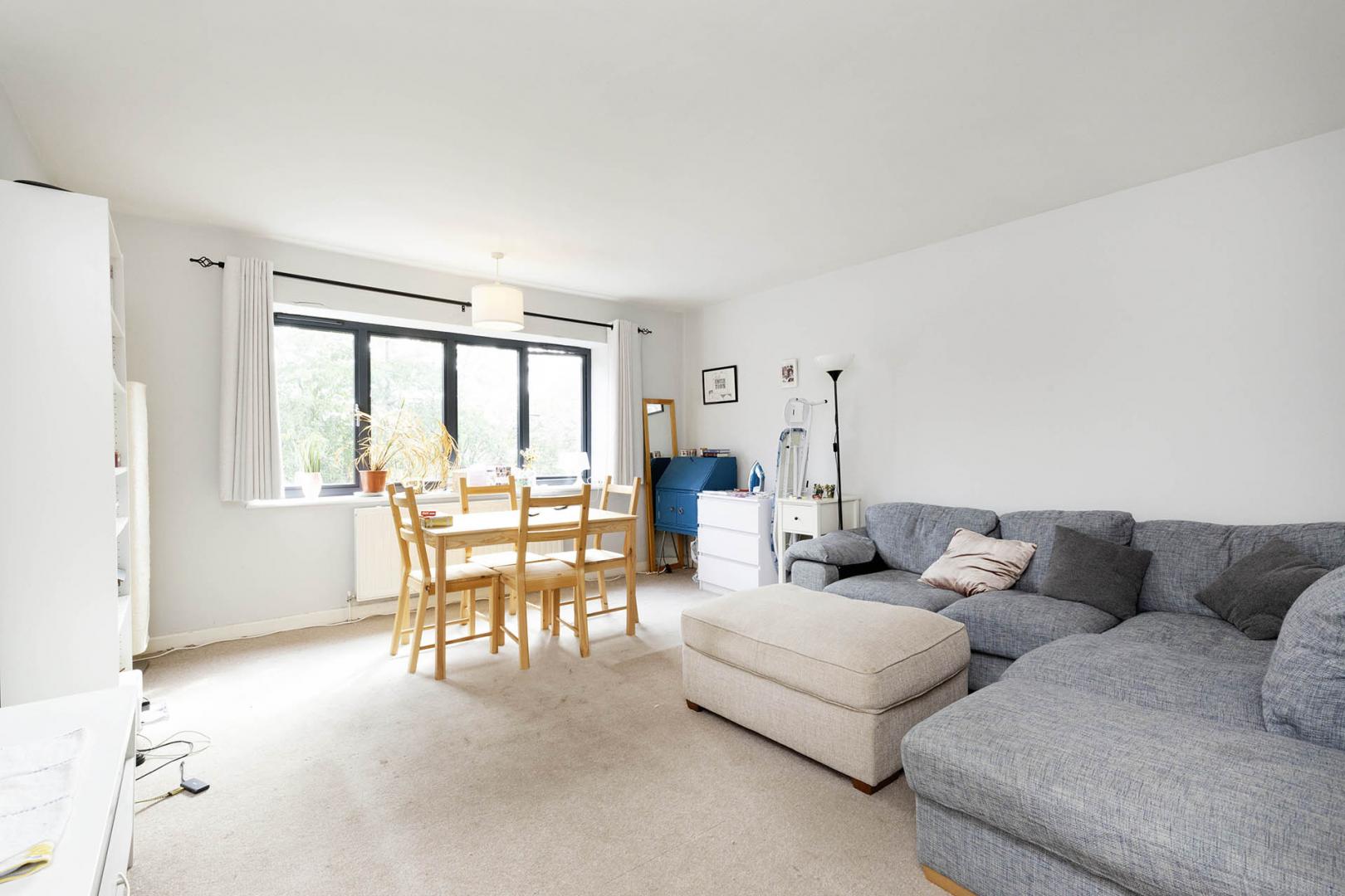 Suitable For Sharers Belvedere Court, Willesden Green